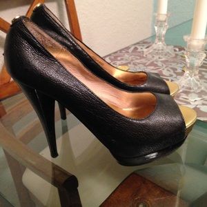 Michael Kors Black & Gold Peeptoe Pumps Size 6.5